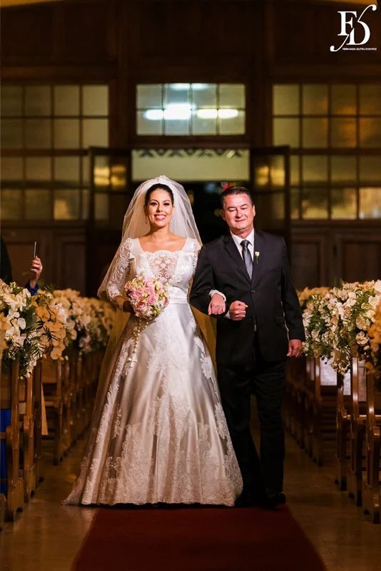 casamento com cerimônia na igreja santa teresinha do menino jesus e festa e recepção na casa vetro em Porto Alegre com organização e cerimonial de fernanda dutra da life eventos especiais cerimonialista em porto alegre