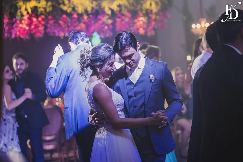 casamento com cerimônia no salão da casa vetro em porto alegre com decoração sofisticada luxuosa requintada com inspiração francesa por life eventos especiais cerimonialista em porto alegre especializada em casamento