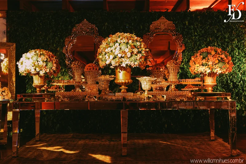 casamento luxuoso no clube veleiros do sul em porto alegre com decoração em dourado fechamento do teto em voil e espelhos venezianos cerimônia na igreja santa teresinha e santíssimo sacramento na redenção com organização e cerimonial de fernanda dutra da life eventos especiais organizadora de eventos em porto alegre