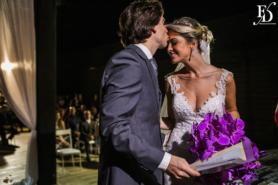 casamento no party room em porto alegre com decoração simples rústico-chique em azul petróleo e fúcsia por life eventos especiais organização de casamento em porto alegre