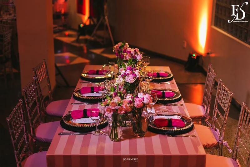 festa de aniversário de 15 anos em porto alegre realizada no foyer em grêmio náutico união gnu com decoração linda e moderna por life eventos especiais cerimonialista em porto alegre