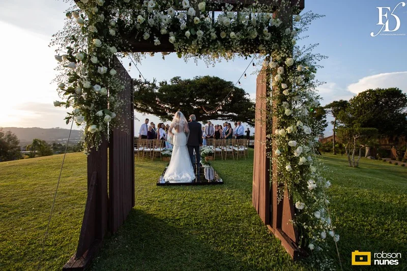 casamento destination wedding no Espaço Paraíso em Porto Alegre Alvorada Viamão noivo americano e noiva brasileira equipe bilingue de cerimonial evento com decoração romântida elegante e sofisticada em tons de rosa