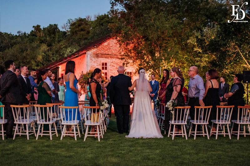 casamento realizado na casa na chácara em porto alegre mini-wedding intimista para 40 convidados com decoração clássica e elegante em branco e verde por life eventos especiais cerimonialistas em porto alegre