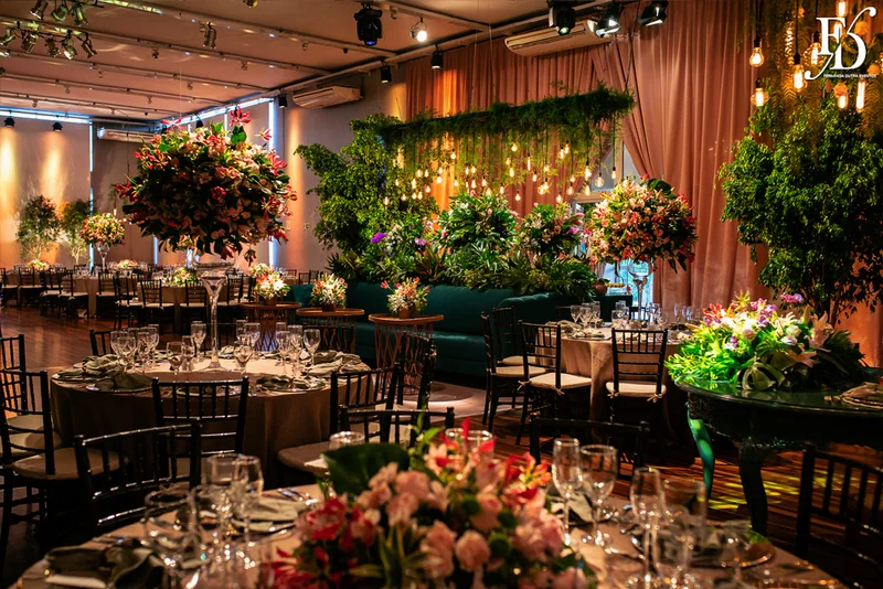 casamento com cerimônia na igreja santa teresinha do menino jesus e festa e recepção na casa vetro em Porto Alegre com organização e cerimonial de fernanda dutra da life eventos especiais cerimonialista em porto alegre