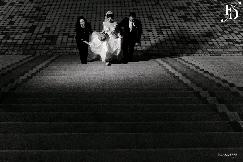 casamento com cerimônia na basílica nossa senhora das dores em porto alegre e festa na casa vetro com decoração luxuosa sofisticada exuberante em tons de rosa com parede de flores com organização projeto e cerimonial de life eventos especiais cerimonialista de casamentos em porto alegre