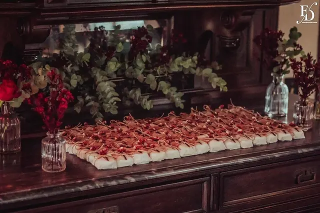 casamento organizado por life eventos especiais na estância das oliveiras em viamão com decoração campeira rústica e minimalista para um casal autêntico e cheio de personalidade