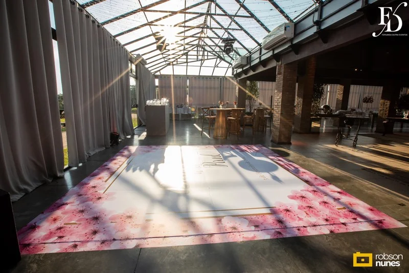 casamento destination wedding no Espaço Paraíso em Porto Alegre Alvorada Viamão noivo americano e noiva brasileira equipe bilingue de cerimonial evento com decoração romântida elegante e sofisticada em tons de rosa