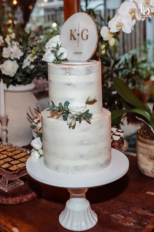 casamento mini-wedding realizado no lá nos fundos em porto alegre restaurante puppi baggio com decoração boho minimalista em verde e branco festa animada e descontraída com cerimonial de life eventos especiais cerimonialista de casamento em porto alegre 