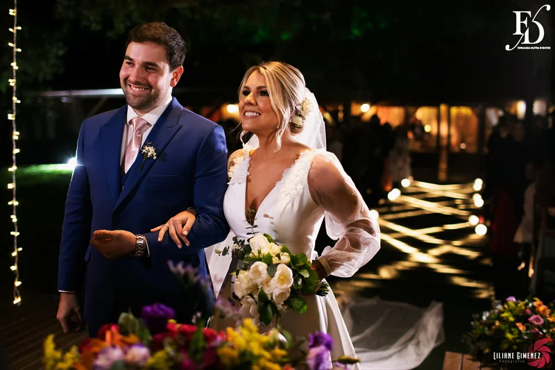 casamento realizado no sítio da figueira em porto alegre numa noite fria de inverno com decoração rústico delicada botânica organização e cerimonial de life eventos especiais cerimonialista para casamentos em porto alegre