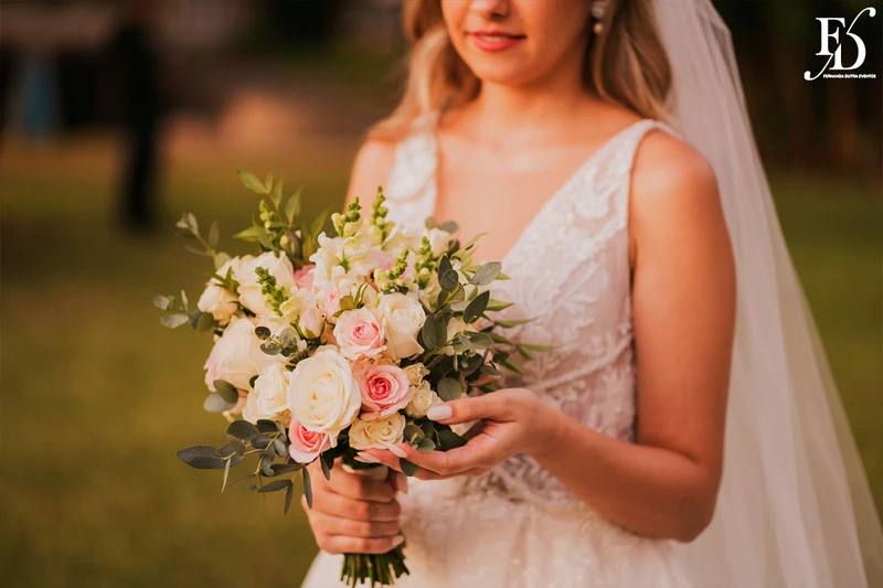 casamento realizado na alameda figueira em cachoeirinha com decoração romântica e delicada em tons de rosa e verde com bouganvilles por life eventos especiais assessoria e cerimonial de casamentos em porto alegre