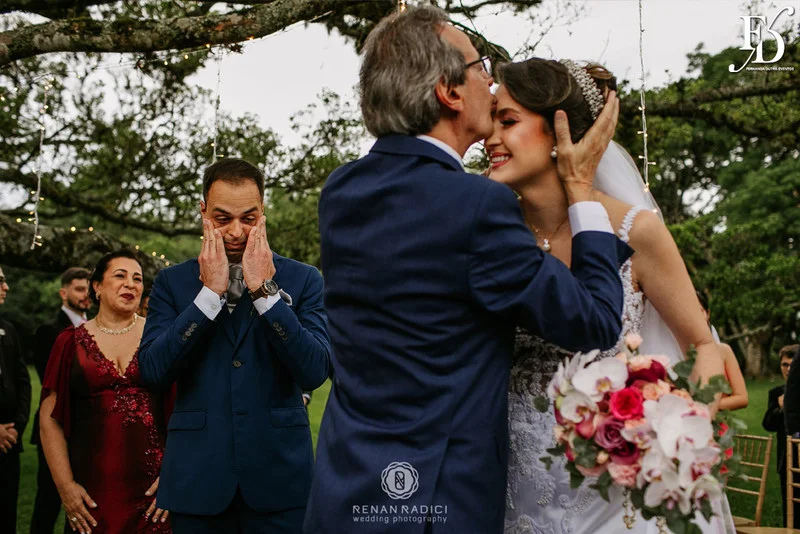 casamento diurno realizado em porto alegre rs no alto da capela por life eventos especiais cerimonialista wedding planner especializada em casamentos de alto padrão em porto alegre decoração boho chic botânica em tons de nude rosa e verde por life eventos especiais