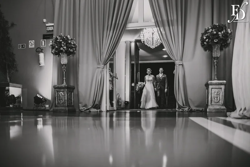 casamento com cerimônia no salão da casa vetro em porto alegre com decoração sofisticada luxuosa requintada com inspiração francesa por life eventos especiais cerimonialista em porto alegre especializada em casamento