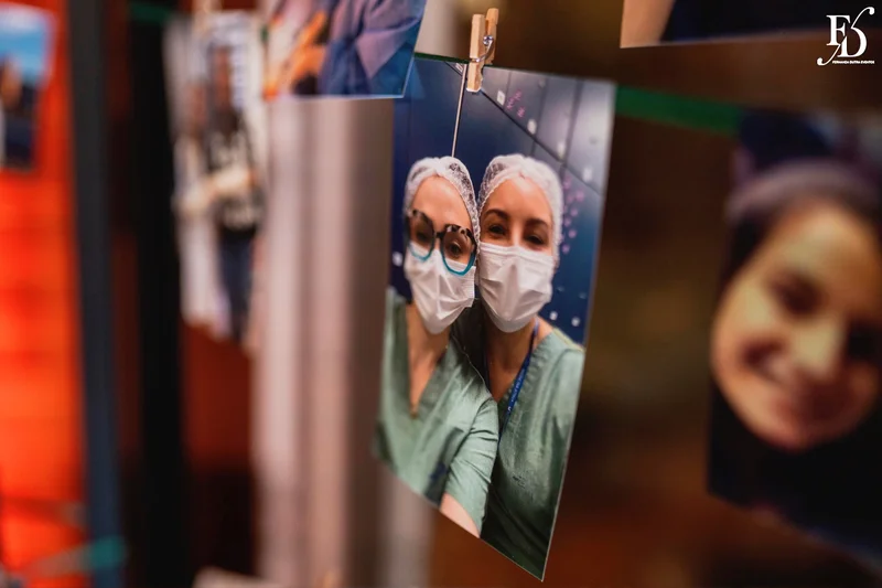 festa de formatura em medicina realizada no salão boa vista da associação leopoldina juvenil em porto alegre com decoração verde e branco e animação da banda os calamares