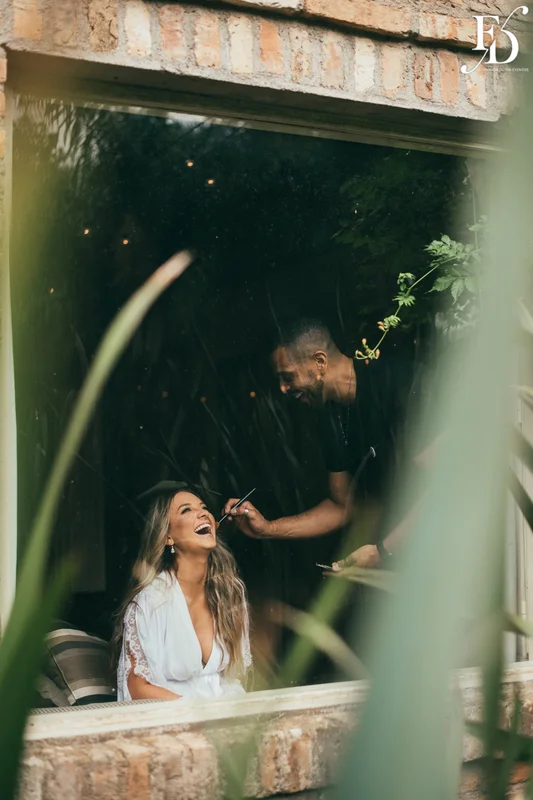 casamento realizado no alto da capela em porto alegre por life eventos especiais com cerimônia ao ar livre decoração despojada em tons terrosos e uma parede de donuts para a alegria dos convidados