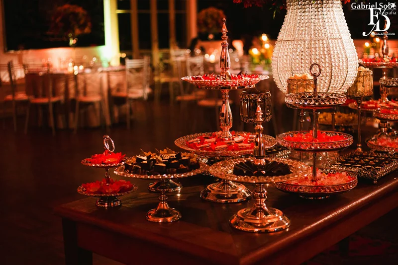 formatura tripla em direito pela fmp fundação do ministério público realizada no salão cristal do clube do comércio em porto alegre com decoração elegante clássica sofisticada em tons terrosos por life eventos especiais cerimonialista em porto alegre