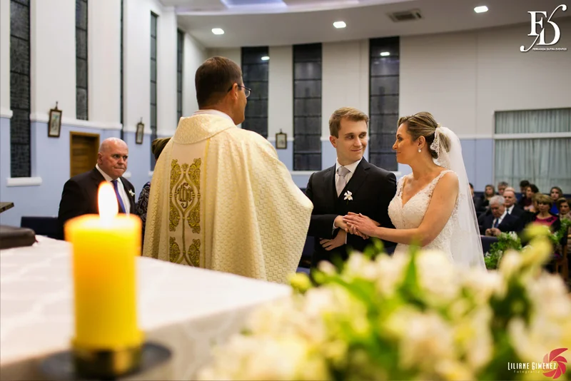 casamento com cerimônia na casa vetro em porto alegre e cerimônia na igreja cristo bom pastor com decoração clean clássica sofisticada e contemporânea em branco verde prataria e cristais por life eventos esepciais cerimonialista wedding planner em porto alegre