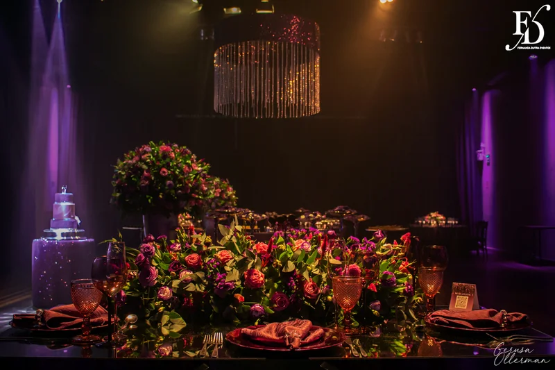 festa de aniversario de 15+2 evento adiado por 2 anos realizado na casa vetro em porto alegre com decoração moderna sofisticada luxuosa em tons de lilás e prata por life eventos especiais cerimonialista para festas de 15 anos em porto alegre