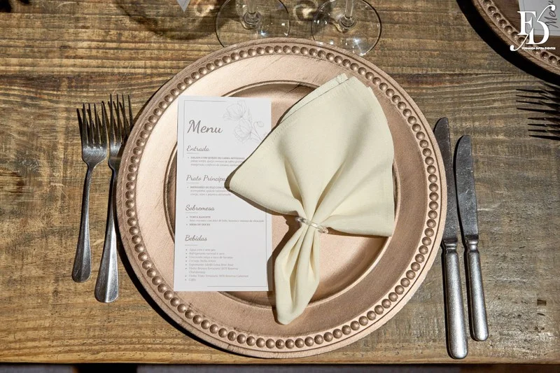 casamento mini-wedding realizado no Le Bistrot Gourmet em Porto Alegre com projeto de decoração delicado, romântico e elegante em tons pastéis