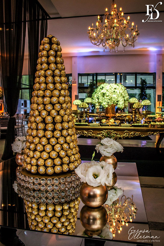 casamento com cerimônia e recepção no party room em porto alegre com decoração luxuosa sofisticada elegante e chique em preto e dourado com flores brancas por life eventos especiais cerimonialista de casamento em porto alegre