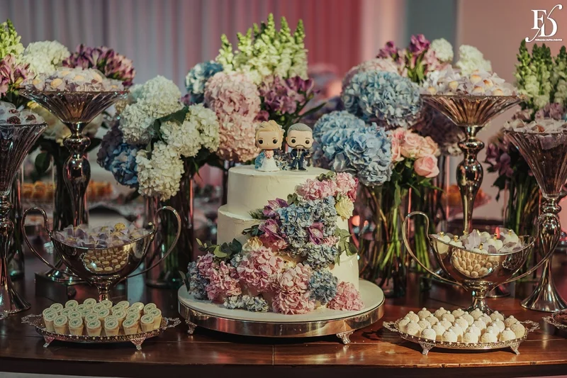 casamento na sociedade libanesa de porto alegre festa luxuosa organizada por life eventos especiais mesa de doces bolo com hortênsias