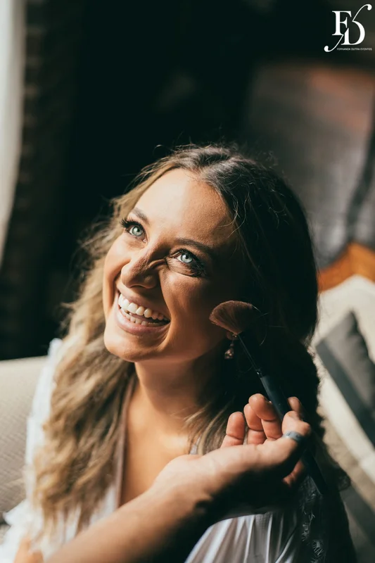 casamento realizado no alto da capela em porto alegre por life eventos especiais com cerimônia ao ar livre decoração despojada em tons terrosos e uma parede de donuts para a alegria dos convidados