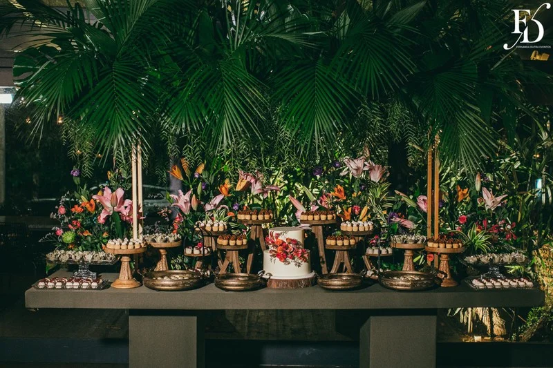 casamento realizado na igreja santa cecília em porto alegre e recepção no le bistrot gourmet com decoração colorida vibrante tropical por life eventos especiais cerimonialista de casamento em porto alegre