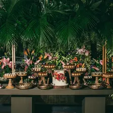 Casamento vibrante em Porto Alegre: Daiana & Eduardo celebraram no Le Bistrot Gourmet com decoração colorida e assessoria da Life Eventos Especiais.