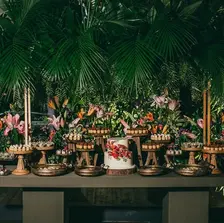 Casamento vibrante em Porto Alegre: Daiana & Eduardo celebraram no Le Bistrot Gourmet com decoração colorida e assessoria da Life Eventos Especiais.