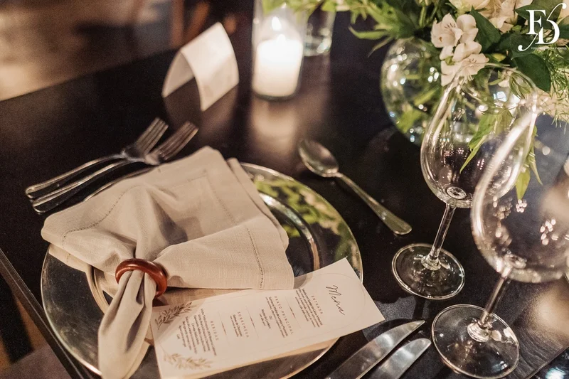 casamento em porto alegre realizado no le bistrot para 30 convidados no formato mini-wedding com decoração clássica elegante em verde branco e prata por life eventos especiais cerimonialista de casamento em porto alegre