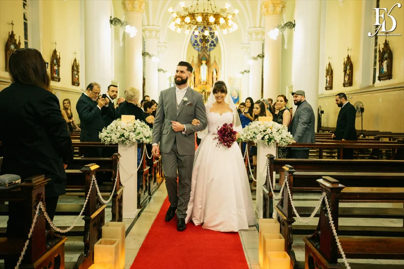 casamento com cerimônia na igreja nossa senhora da conceição igreja matriz de são leopoldo e festa no espaço tao em novo hamburgo com decoração outonal em tons terrosos marsala laranja e amarelo num projeto luxuoso sofisticado e elegante por fernanda dutra cerimonialista em porto alegre por life eventos especiais