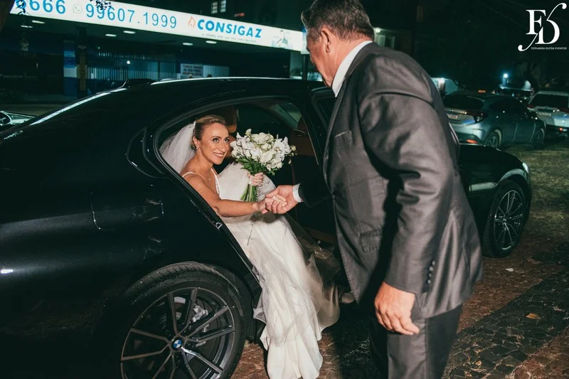 casamento realizado na igreja santa cecília em porto alegre e recepção no le bistrot gourmet com decoração colorida vibrante tropical por life eventos especiais cerimonialista de casamento em porto alegre