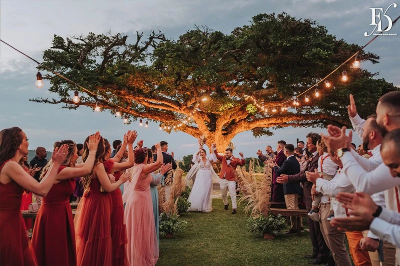 casamento no espaço paraiso em porto alegre viamão alvorada com decoração moderna boho rustico-chic em tons terrosos por life eventos especiais cerimônia ao ar livre