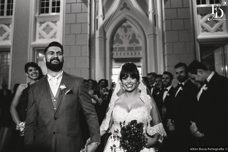 casamento com cerimônia na igreja nossa senhora da conceição igreja matriz de são leopoldo e festa no espaço tao em novo hamburgo com decoração outonal em tons terrosos marsala laranja e amarelo num projeto luxuoso sofisticado e elegante por fernanda dutra cerimonialista em porto alegre por life eventos especiais