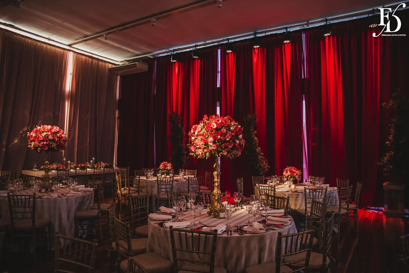 casamento com cerimônia no salão da casa vetro em porto alegre com decoração sofisticada luxuosa requintada com inspiração francesa por life eventos especiais cerimonialista em porto alegre especializada em casamento