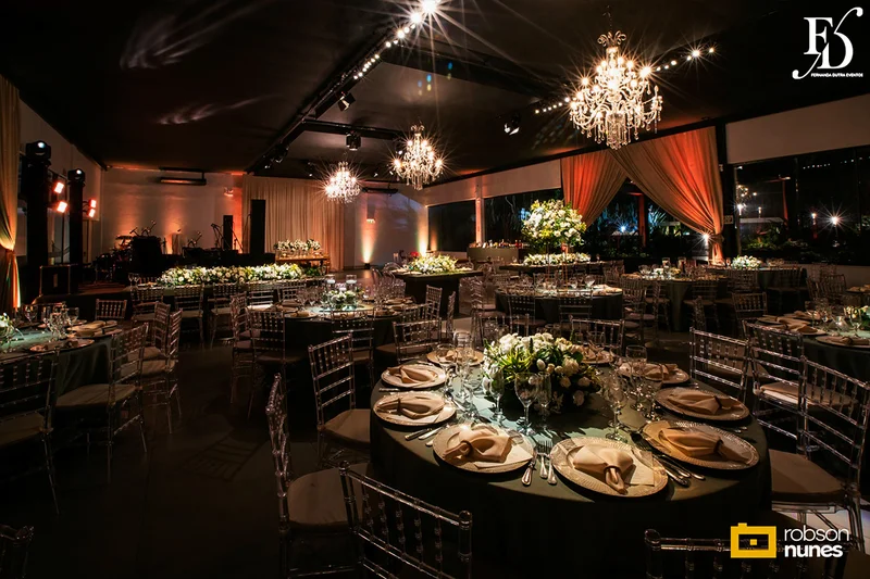 casamento com cerimônia e recepção no party room em porto alegre com projeto de decoração elegante e sofisticado em verde e branco estilo greenery por life eventos especiais cerimonial conduzido por fernanda dutra cerimonialista