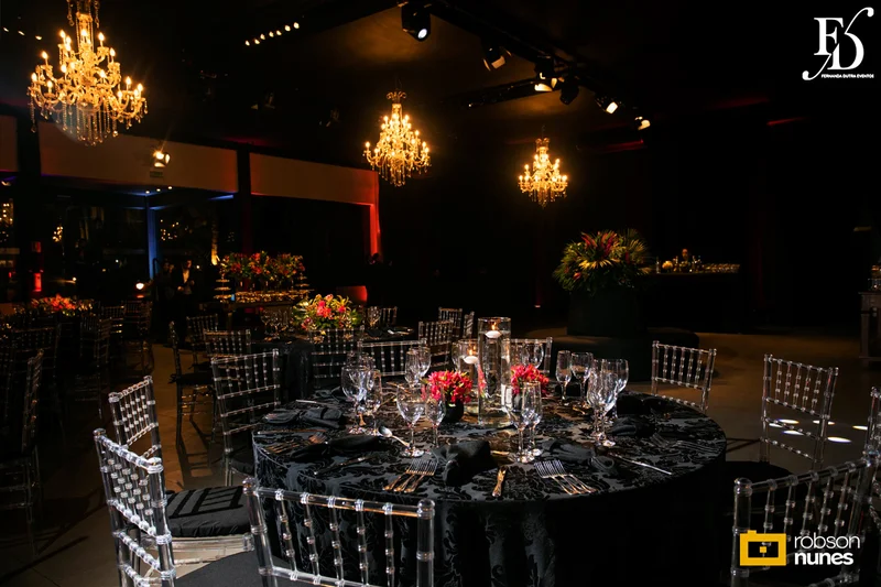 festa de formatura em direito no party room em porto alegre com decoração moderna elegante e sofisticada em preto e marsala com organização projeto e cerimonial de life eventos especiais cerimonialistas em porto alegre