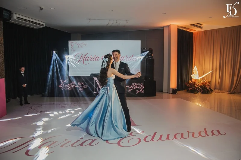 valsa com o pai festa de 15 anos na praça dos fundadores do grêmio náutico união GNU