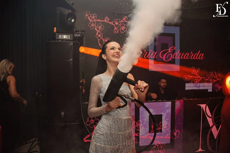 pista de dança bazuca de co2 festa de 15 anos na praça dos fundadores do grêmio náutico união GNU