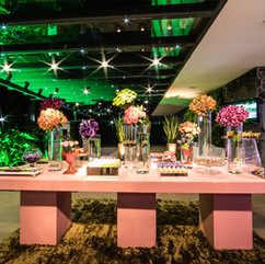 festa de 15 anos realizada na sogipa em porto alegre nos salões deck e turner com decoração moderna e colorida em coral roxo e verde para uma jovem cheia de personalidade por life eventos especiais organização de festa de 15 anos em porto alegre