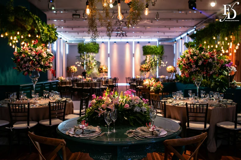 casamento com cerimônia na igreja santa teresinha do menino jesus e festa e recepção na casa vetro em Porto Alegre com organização e cerimonial de fernanda dutra da life eventos especiais cerimonialista em porto alegre