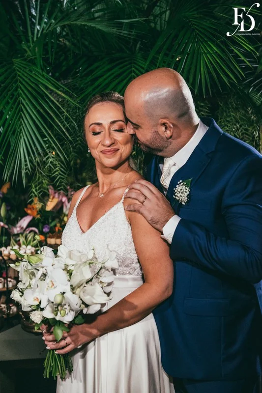 casamento realizado na igreja santa cecília em porto alegre e recepção no le bistrot gourmet com decoração colorida vibrante tropical por life eventos especiais cerimonialista de casamento em porto alegre