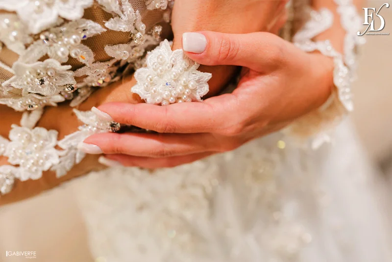 casamento com cerimônia na basílica nossa senhora das dores em porto alegre e festa na casa vetro com decoração luxuosa sofisticada exuberante em tons de rosa com parede de flores com organização projeto e cerimonial de life eventos especiais cerimonialista de casamentos em porto alegre