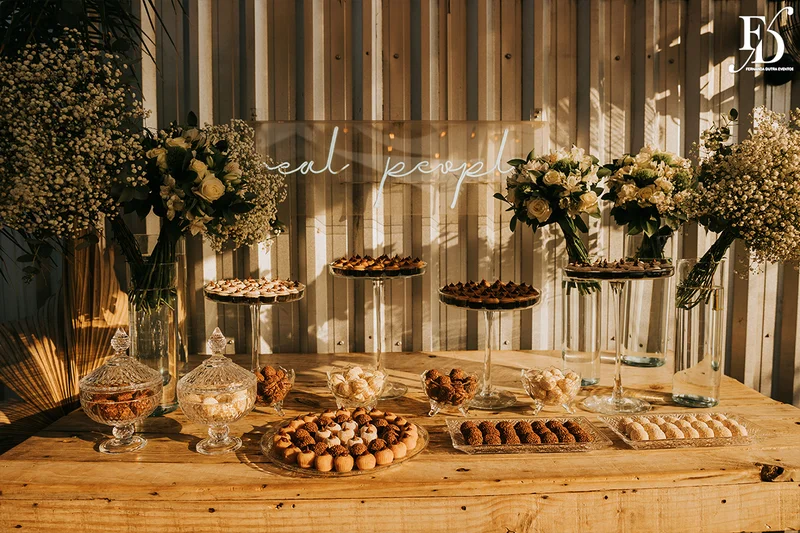 casamento realizado com almoço no le bistrot gourmet em porto alegre e após o almoço celebração de casamento no eat kitchen embarcadero com uma vista fantástica do rio guaíba um por-do-sol de cinema por life eventos especiais