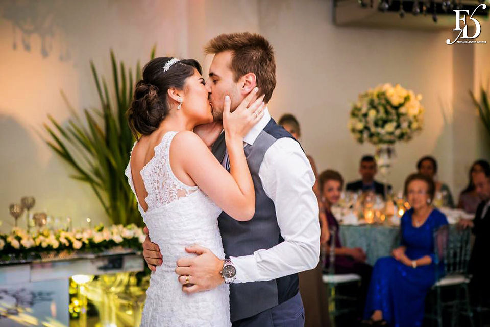 casamento com cerimônia na igreja evangélica assembleia de deus educandário em porto alegre e recepção no maison carlos gomes com decoração clássica elegante e sofisticada por life eventos especiais organização de casamento em porto alegre