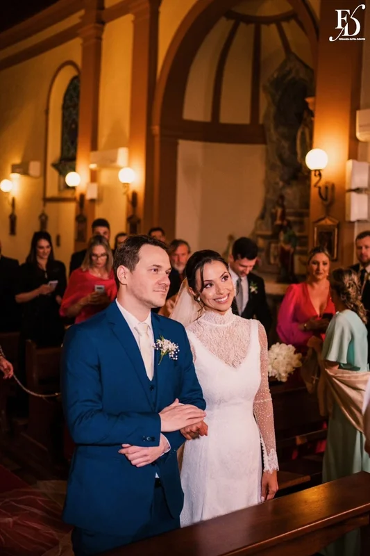 casamento com cerimônia na igreja sagrado coração de jesus em porto alegre e recepção elegante e intimista no le bistrot gourmet com decoração em verde, branco e prata