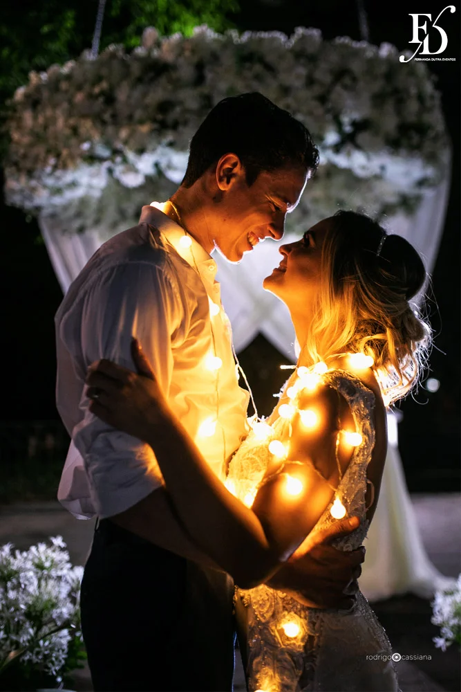 casamento do goleiro brenno do grêmio de porto alegre com a linda victoria fogazzi com uma cerimônia ao ar livre em porto alegre num lindo entardecer de verão e recepção em tons de marsala no salão principal da sede campestre da associação do ministério público por life eventos especiais cerimonialista em porto alegre