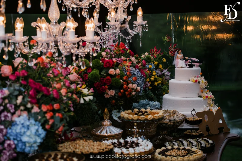 casamento diurno estilo destination wedding realizado em ivoti no interior do rs com cerimônia ao ar livre e recepção no salão principal do espaço da torre com decoração boho chic colorida botânica em tons de azul por life eventos especiais assessoria e cerimonial de casamentos em porto alegre