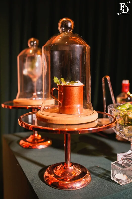 festa de formatura em medicina realizada no salão boa vista da associação leopoldina juvenil em porto alegre com decoração verde e branco e animação da banda os calamares