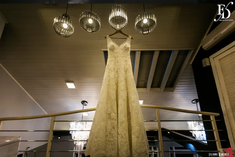 casamento com cerimônia na casa vetro em porto alegre e cerimônia na igreja cristo bom pastor com decoração clean clássica sofisticada e contemporânea em branco verde prataria e cristais por life eventos esepciais cerimonialista wedding planner em porto alegre
