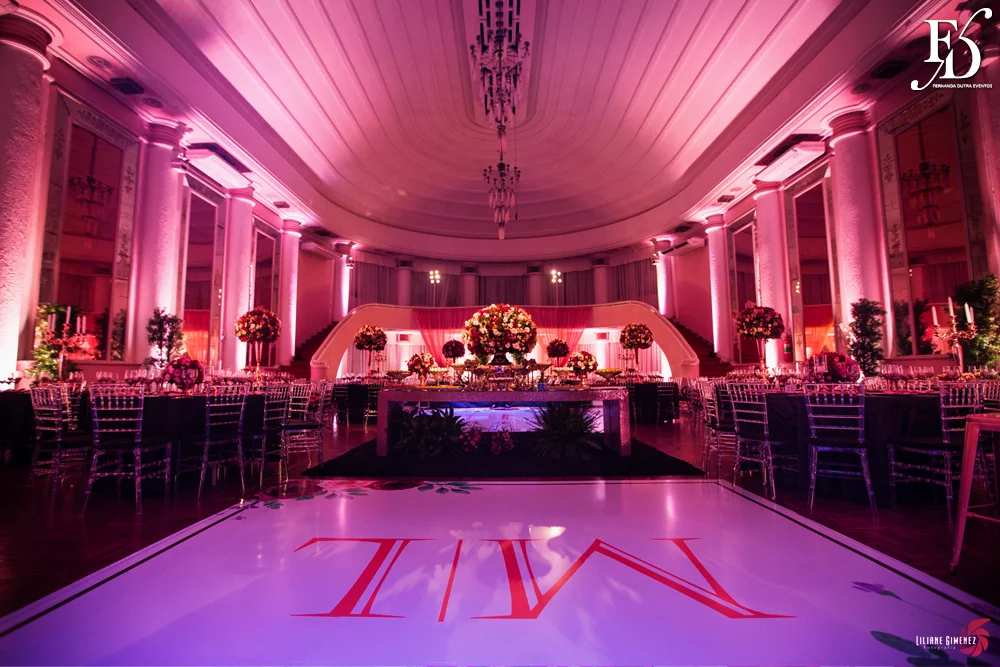 casamento com cerimônia na igreja santa teresinha da josé bonifácio em porto alegre e santissimo sacramento e recepção no salão dos espelhos do clube do comércio na andradas por life eventos especiais com decoração elegante sofisticada e luxuosa em porto alegre assessoria e cerimonial de eventos